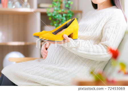 Heel shoes pregnant women 72453069