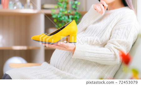 Pregnant women choose shoes, think about heel shoes 16: 9 Pregnant women choose shoes, think about heel shoes 16: 9 72453079
