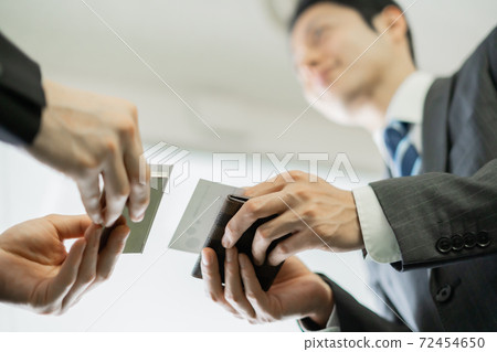 [商務禮儀]交換名片 72454650