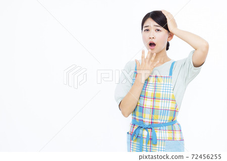 30年代家庭主婦白色背景畫像 72456255