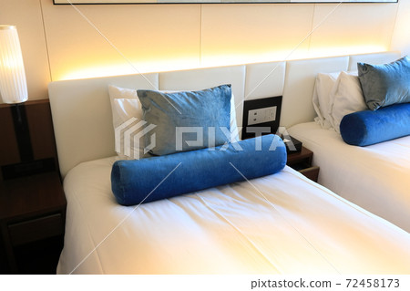 Hotel twin room 72458173