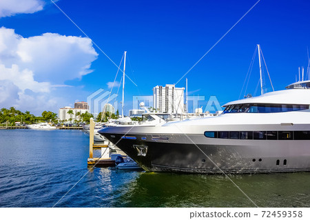 Boat marina and scenery from Ft lauderdale, Florida 72459358