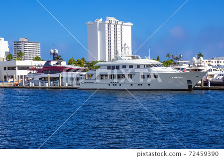 Boat marina and scenery from Ft lauderdale, Florida Boat marina and scenery from Ft lauderdale, Florida 72459390