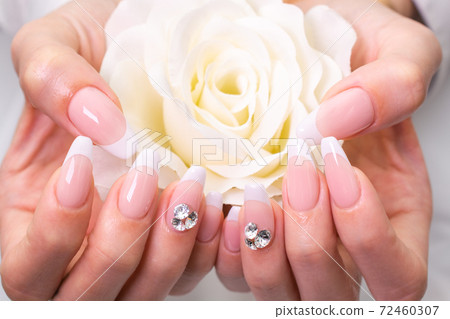 French nails and roses 72460307