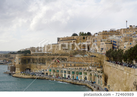 VALLETTA, MALTA - DEC 31st, 2019: Panoramic skyline view of the Grand Harbor of Valletta and Upper Barrakka Gardens at daylight with blue sky during winter 72460989