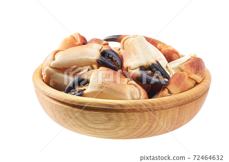 crab claws in a wooden bowl  isolated on white background. 72464632