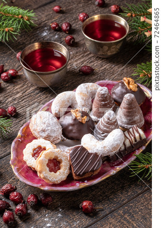 Beehives or wasp nests, vanilla crescent, Linzer cookies and various Czech Christmas cookies Beehives or wasp nests, vanilla crescent, Linzer cookies and various Czech Christmas cookies 72464865