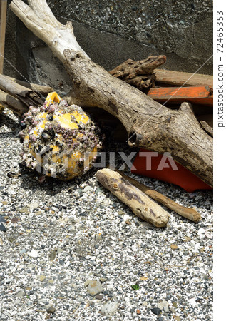 Collected wreckage 72465353
