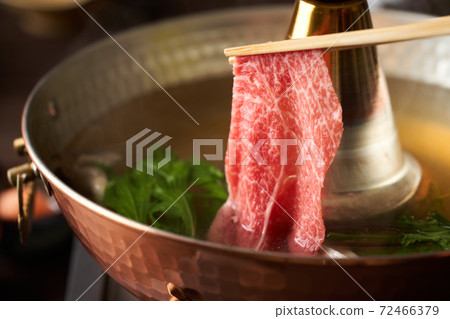 bus鍋：讓牛肉通過湯汁。 72466379