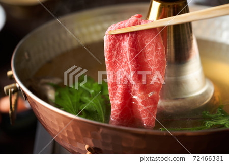 bus鍋：讓牛肉通過湯汁。 72466381