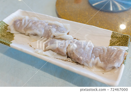 Close up shot of rice noodle roll with pork chop Close up shot of rice noodle roll with pork chop 72467000
