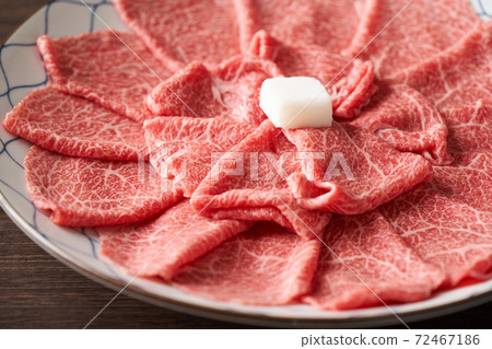 Beef shoulder loin slice for sukiyaki shabu-shabu 72467186