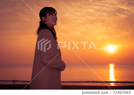 A woman enjoying the sunset sea on a trip 72467665
