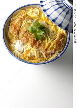 A single shot of the katsudon in the bowl on a white background (overhead view) 72468132