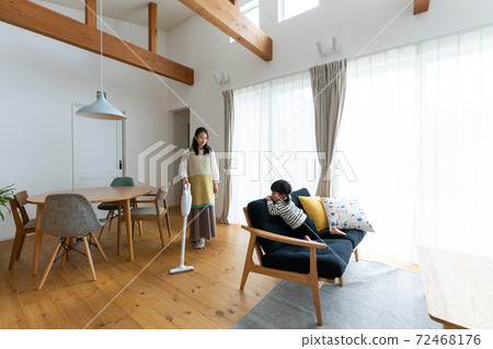 Mama cleaning indoors Mama cleaning indoors 72468176