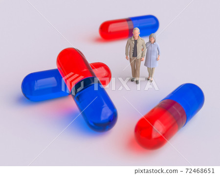 Capsules and old couple 72468651
