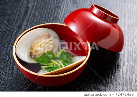 Suimono clams beginning to eat Suimono clams beginning to eat 72471486