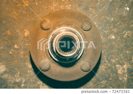 Wheel Bearing Hub and Seal and Grease in Vintage Tone Wheel Bearing Hub and Seal and Grease in Vintage Tone 72471581