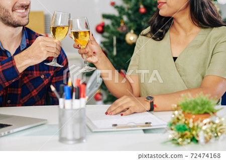 Entrepreneurs celebrating finishing project 72474168
