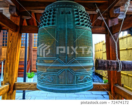 Temple bell up 72474172