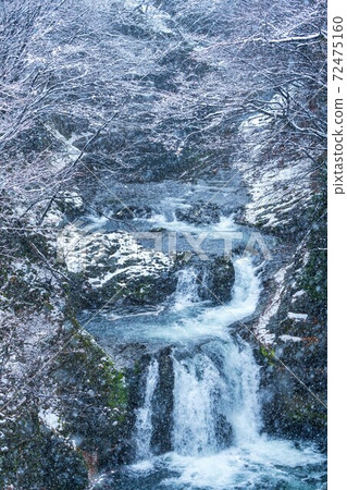 Snowy Homei Shijuhachi Waterfall Sendai City, Miyagi Prefecture 72475160