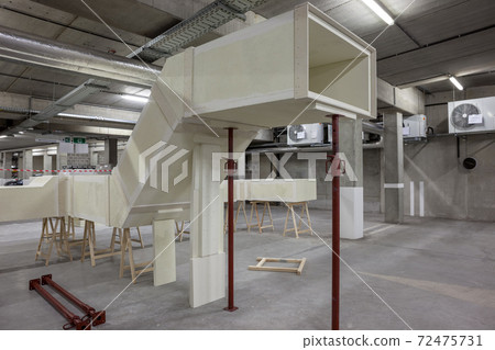making air duct in insulating material 72475731