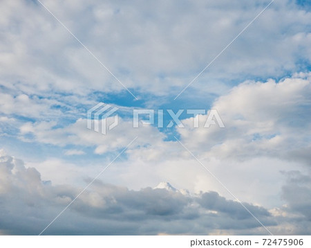 Blue sky and white clouds 72475906