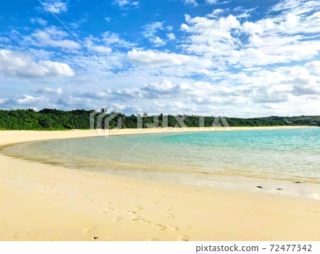 The beautiful sea of Wataguchi beach on Irabu Island, Miyakojima City, Okinawa Prefecture The beautiful sea of Wataguchi beach on Irabu Island, Miyakojima City, Okinawa Prefecture 72477342