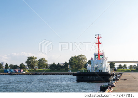 A tugboat that stops at Hachinohe Bay, Hachinohe City, Aomori Prefecture 72477813