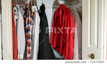 Contents of the closet 72477997