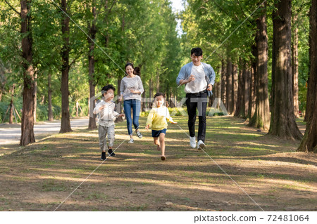 Family lifestyle love happiness 72481064