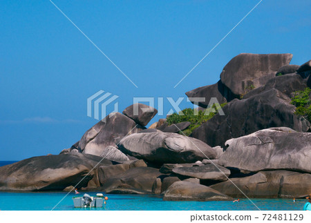 Duck-shaped rocks on Similan Island (Donald Duck Bay, Similan Islands, Kingdom of Thailand) 72481129