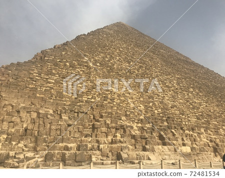  Pyramid 72481534