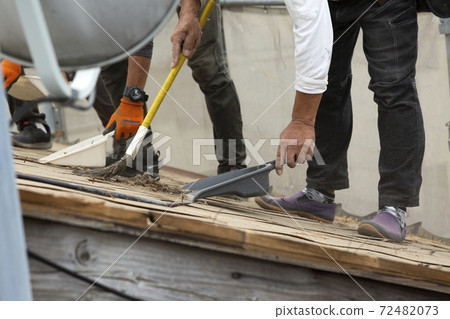 Roof re-roofing renovation 72482073