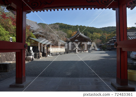 京都市，俯瞰赤門神廟的街區 72483361