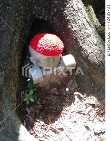 在山路上遇到的肌肉訓練Jizo 72485731