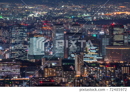 《大阪府》大阪市中心的夜景,大阪商業園 《大阪府》大阪市中心的夜景,大阪商業園 72485972