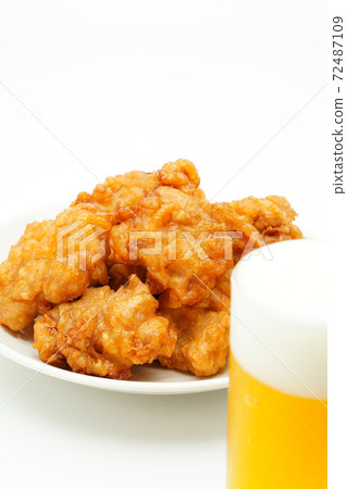 Fried chicken and beer Fried chicken and beer 72487109