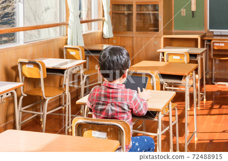 Elementary school students studying on tablets 72488915