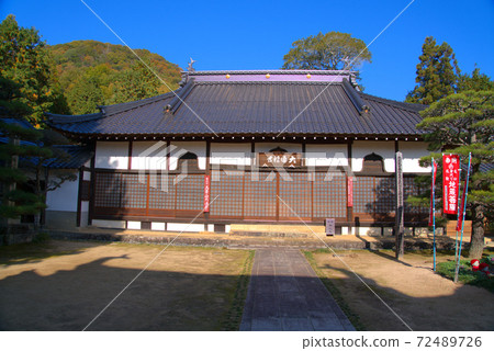 [Chinese Jizo Holy Ground] No. 5 Main Hall of Daitsuji Temple and clear sky Yakage Town, Oda District, Okayama Prefecture 72489726