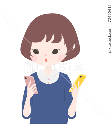 A young woman holding a smartphone in both hands and comparing her upper body [no main line] 72490415