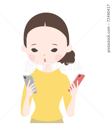 一名年輕女子雙手捧著智能手機，比較上半身[沒有主線] 72490417