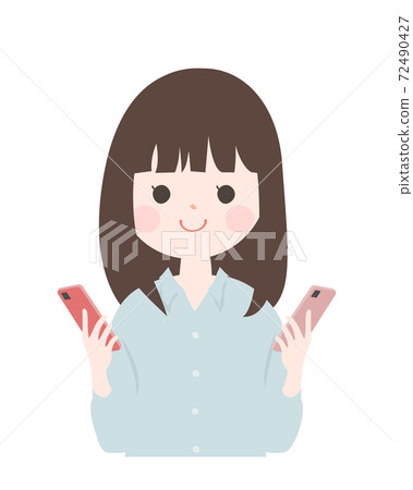 一名年輕女子雙手捧著智能手機，上身[無主線] 72490427