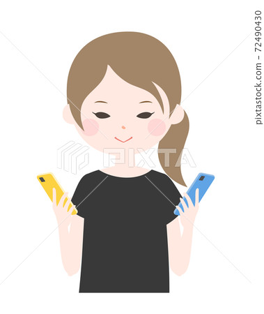 一名年輕女子雙手捧著智能手機，上身[無主線] 72490430