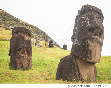 <Easter Island> Moai statue of Rano Raraku (February) <Easter Island> Moai statue of Rano Raraku (February) 72491232