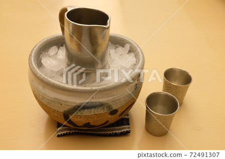 Sake sake bottle and choko Sake sake bottle and choko 72491307