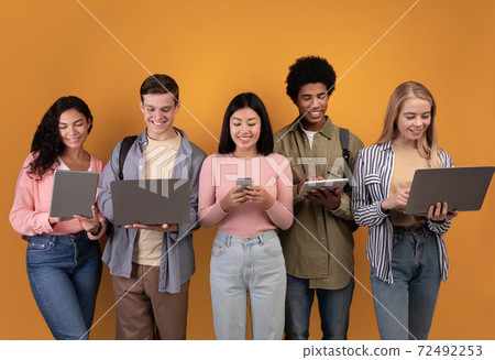 Education, knowledge, modern gadgets in college and social networks Education, knowledge, modern gadgets in college and social networks 72492253
