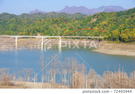 New white silver bridge over Mt. Yubari and Lake Shuparo in Yubari City, Hokkaido New white silver bridge over Mt. Yubari and Lake Shuparo in Yubari City, Hokkaido 72493944