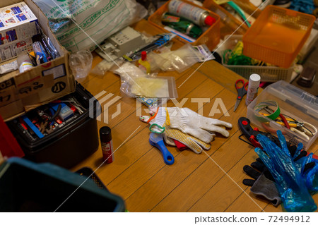 Garbage room entrance tool arrangement Garbage room entrance tool arrangement 72494912