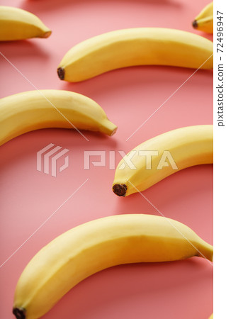 Geometric pattern of bananas on a pink background. The view from the top. Geometric pattern of bananas on a pink background. The view from the top. 72496947